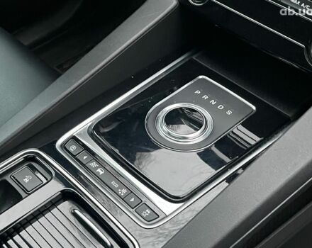 Белый Ягуар Ф-Пейс, объемом двигателя 2 л и пробегом 80 тыс. км за 25990 $, фото 20 на Automoto.ua