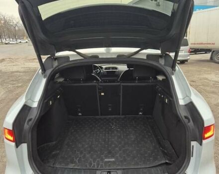 Белый Ягуар Ф-Пейс, объемом двигателя 2 л и пробегом 129 тыс. км за 25400 $, фото 10 на Automoto.ua