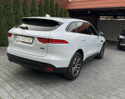 Белый Ягуар Ф-Пейс, объемом двигателя 2 л и пробегом 49 тыс. км за 24000 $, фото 3 на Automoto.ua