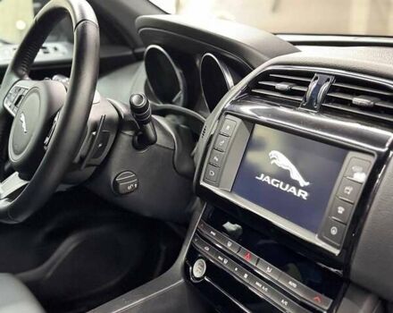 Белый Ягуар Ф-Пейс, объемом двигателя 2 л и пробегом 49 тыс. км за 27000 $, фото 12 на Automoto.ua
