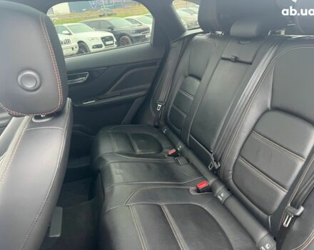 Белый Ягуар Ф-Пейс, объемом двигателя 2 л и пробегом 129 тыс. км за 25590 $, фото 33 на Automoto.ua