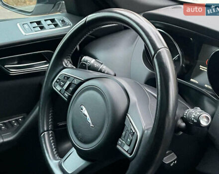 Белый Ягуар Ф-Пейс, объемом двигателя 2 л и пробегом 80 тыс. км за 25990 $, фото 23 на Automoto.ua