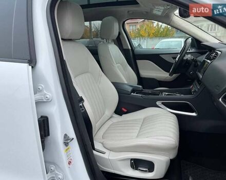 Білий Ягуар Ф-Пейс, об'ємом двигуна 3 л та пробігом 18 тис. км за 23990 $, фото 10 на Automoto.ua