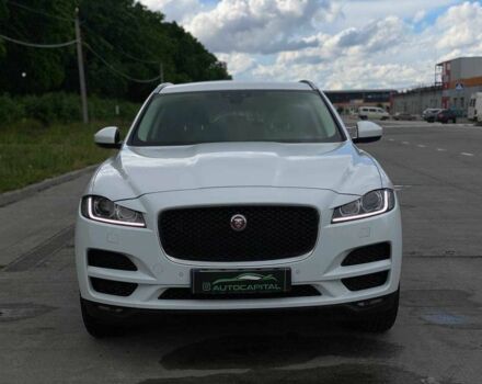 Белый Ягуар Ф-Пейс, объемом двигателя 2 л и пробегом 121 тыс. км за 23990 $, фото 1 на Automoto.ua