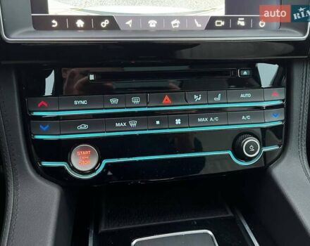 Білий Ягуар Ф-Пейс, об'ємом двигуна 3 л та пробігом 18 тис. км за 23990 $, фото 19 на Automoto.ua