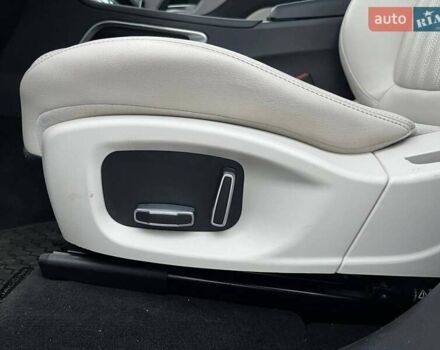 Білий Ягуар Ф-Пейс, об'ємом двигуна 3 л та пробігом 18 тис. км за 23990 $, фото 11 на Automoto.ua