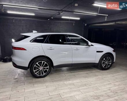 Белый Ягуар Ф-Пейс, объемом двигателя 2 л и пробегом 49 тыс. км за 27000 $, фото 19 на Automoto.ua