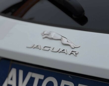 Белый Ягуар Ф-Пейс, объемом двигателя 2 л и пробегом 120 тыс. км за 25500 $, фото 7 на Automoto.ua