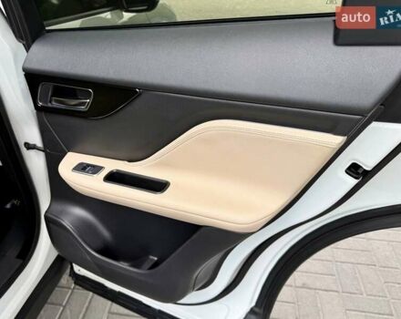 Ягуар Ф-Пейс 2018 у Дніпро (Дніпропетровську) на Automoto.ua Білий Ягуар Ф-Пейс, об'ємом двигуна 2 л та пробігом 140 тис. км за 21500 $, фото 28 на Automoto.ua