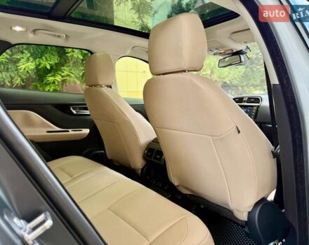 Ягуар Ф-Пейс 2018 у Дніпро (Дніпропетровську) на Automoto.ua Білий Ягуар Ф-Пейс, об'ємом двигуна 2 л та пробігом 140 тис. км за 21500 $, фото 30 на Automoto.ua