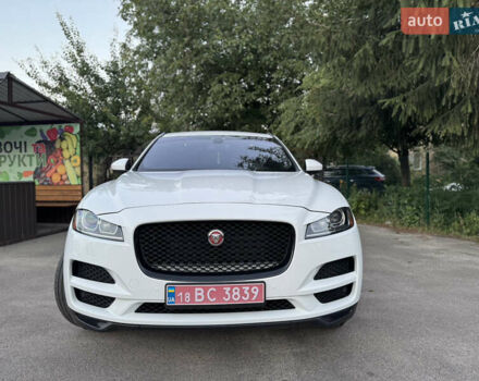 Білий Ягуар Ф-Пейс, об'ємом двигуна 2 л та пробігом 109 тис. км за 24999 $, фото 6 на Automoto.ua