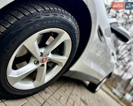 Белый Ягуар Ф-Пейс, объемом двигателя 3 л и пробегом 140 тыс. км за 21500 $, фото 11 на Automoto.ua