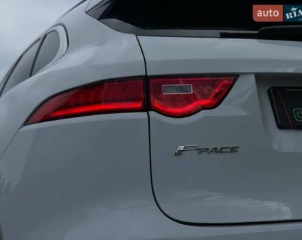 Белый Ягуар Ф-Пейс, объемом двигателя 2 л и пробегом 121 тыс. км за 23490 $, фото 9 на Automoto.ua