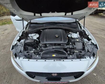 Белый Ягуар Ф-Пейс, объемом двигателя 2 л и пробегом 129 тыс. км за 25400 $, фото 8 на Automoto.ua