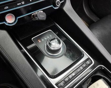 Белый Ягуар Ф-Пейс, объемом двигателя 0 л и пробегом 43 тыс. км за 15400 $, фото 7 на Automoto.ua