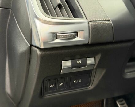 Белый Ягуар Ф-Пейс, объемом двигателя 2 л и пробегом 120 тыс. км за 25500 $, фото 12 на Automoto.ua