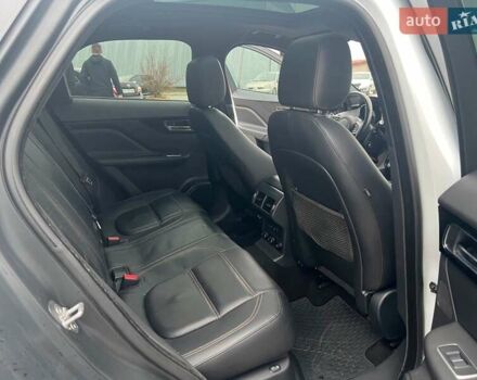 Белый Ягуар Ф-Пейс, объемом двигателя 2 л и пробегом 129 тыс. км за 25590 $, фото 37 на Automoto.ua