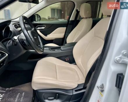 Белый Ягуар Ф-Пейс, объемом двигателя 3 л и пробегом 140 тыс. км за 21500 $, фото 27 на Automoto.ua