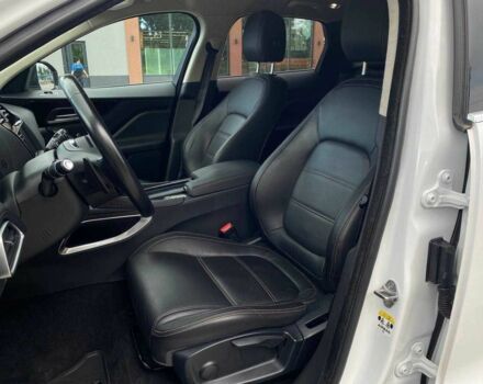 Белый Ягуар Ф-Пейс, объемом двигателя 2 л и пробегом 121 тыс. км за 23990 $, фото 9 на Automoto.ua