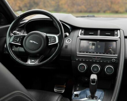 Белый Ягуар Ф-Пейс, объемом двигателя 2 л и пробегом 120 тыс. км за 25500 $, фото 21 на Automoto.ua