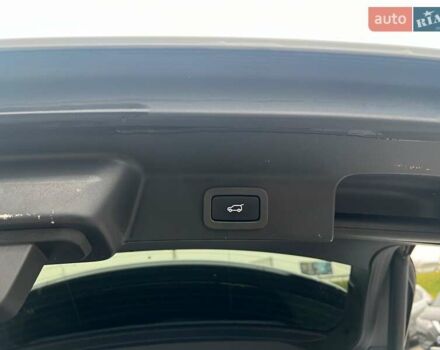 Белый Ягуар Ф-Пейс, объемом двигателя 2 л и пробегом 129 тыс. км за 25590 $, фото 36 на Automoto.ua