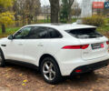 Белый Ягуар Ф-Пейс, объемом двигателя 2 л и пробегом 80 тыс. км за 25990 $, фото 7 на Automoto.ua