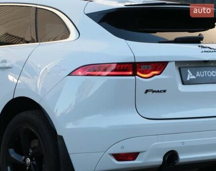 Белый Ягуар Ф-Пейс, объемом двигателя 2 л и пробегом 40 тыс. км за 29500 $, фото 7 на Automoto.ua