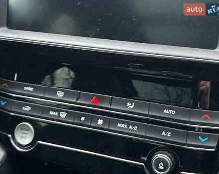 Белый Ягуар Ф-Пейс, объемом двигателя 2 л и пробегом 80 тыс. км за 25990 $, фото 21 на Automoto.ua