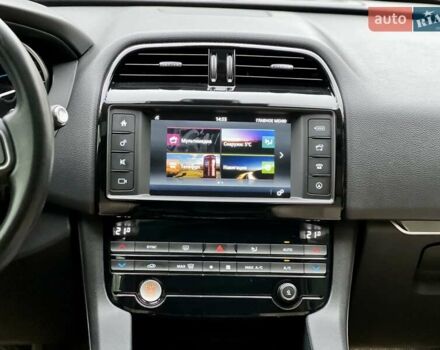 Белый Ягуар Ф-Пейс, объемом двигателя 3 л и пробегом 140 тыс. км за 21500 $, фото 41 на Automoto.ua