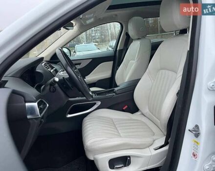 Білий Ягуар Ф-Пейс, об'ємом двигуна 3 л та пробігом 18 тис. км за 23990 $, фото 7 на Automoto.ua
