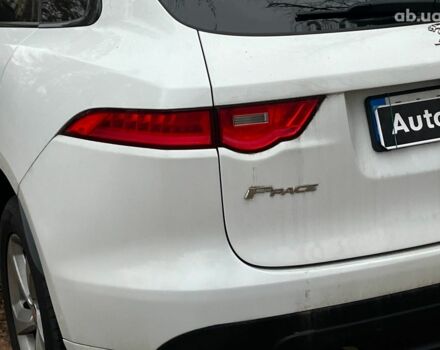 Белый Ягуар Ф-Пейс, объемом двигателя 2 л и пробегом 80 тыс. км за 25990 $, фото 10 на Automoto.ua