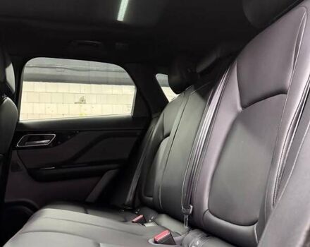 Белый Ягуар Ф-Пейс, объемом двигателя 2 л и пробегом 49 тыс. км за 27000 $, фото 16 на Automoto.ua