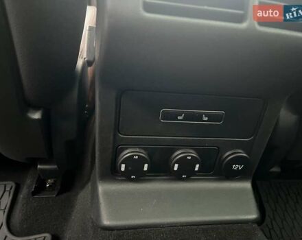 Белый Ягуар Ф-Пейс, объемом двигателя 2 л и пробегом 129 тыс. км за 25590 $, фото 34 на Automoto.ua