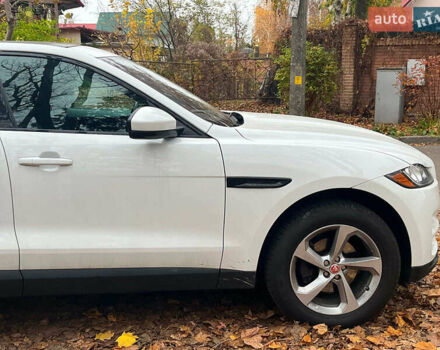 Белый Ягуар Ф-Пейс, объемом двигателя 2 л и пробегом 80 тыс. км за 25990 $, фото 13 на Automoto.ua