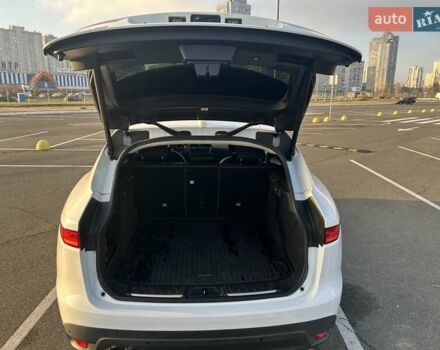 Білий Ягуар Ф-Пейс, об'ємом двигуна 2 л та пробігом 78 тис. км за 34200 $, фото 10 на Automoto.ua