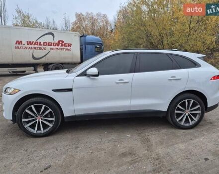 Белый Ягуар Ф-Пейс, объемом двигателя 2 л и пробегом 129 тыс. км за 25400 $, фото 1 на Automoto.ua