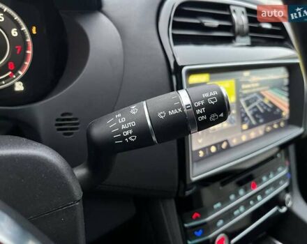 Білий Ягуар Ф-Пейс, об'ємом двигуна 3 л та пробігом 18 тис. км за 23990 $, фото 16 на Automoto.ua