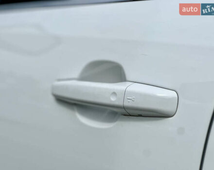 Білий Ягуар Ф-Пейс, об'ємом двигуна 2 л та пробігом 78 тис. км за 27000 $, фото 14 на Automoto.ua