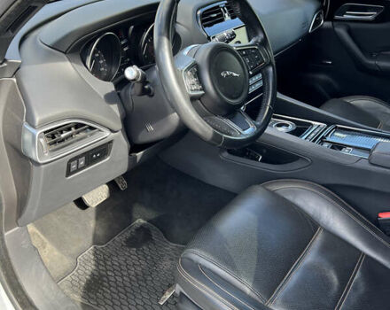 Білий Ягуар Ф-Пейс, об'ємом двигуна 3 л та пробігом 93 тис. км за 29500 $, фото 12 на Automoto.ua