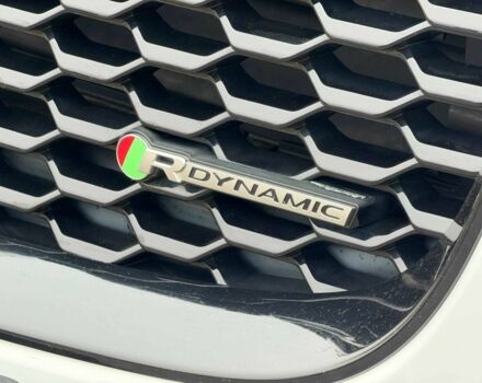 Белый Ягуар Ф-Пейс, объемом двигателя 2 л и пробегом 120 тыс. км за 25500 $, фото 4 на Automoto.ua