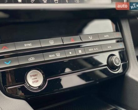 Белый Ягуар Ф-Пейс, объемом двигателя 2 л и пробегом 121 тыс. км за 23490 $, фото 35 на Automoto.ua