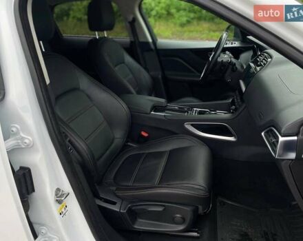 Білий Ягуар Ф-Пейс, об'ємом двигуна 2 л та пробігом 121 тис. км за 23490 $, фото 21 на Automoto.ua