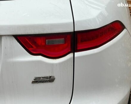 Белый Ягуар Ф-Пейс, объемом двигателя 2 л и пробегом 80 тыс. км за 25990 $, фото 11 на Automoto.ua