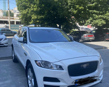 Белый Ягуар Ф-Пейс, объемом двигателя 2 л и пробегом 56 тыс. км за 30000 $, фото 5 на Automoto.ua