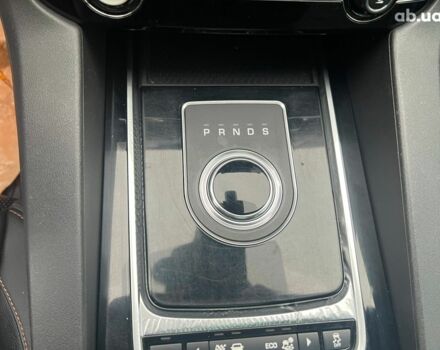 Белый Ягуар Ф-Пейс, объемом двигателя 2 л и пробегом 129 тыс. км за 25590 $, фото 30 на Automoto.ua