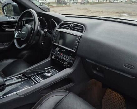 Белый Ягуар Ф-Пейс, объемом двигателя 2 л и пробегом 129 тыс. км за 25400 $, фото 12 на Automoto.ua