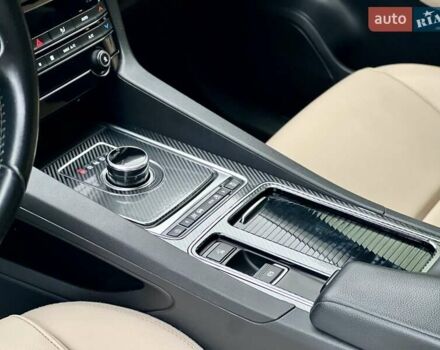 Белый Ягуар Ф-Пейс, объемом двигателя 3 л и пробегом 140 тыс. км за 21500 $, фото 25 на Automoto.ua