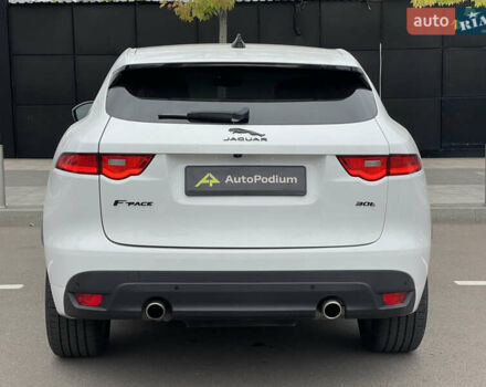 Білий Ягуар Ф-Пейс, об'ємом двигуна 2 л та пробігом 106 тис. км за 28000 $, фото 5 на Automoto.ua