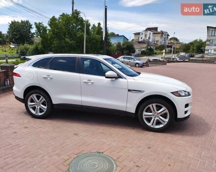 Белый Ягуар Ф-Пейс, объемом двигателя 2 л и пробегом 93 тыс. км за 19900 $, фото 7 на Automoto.ua