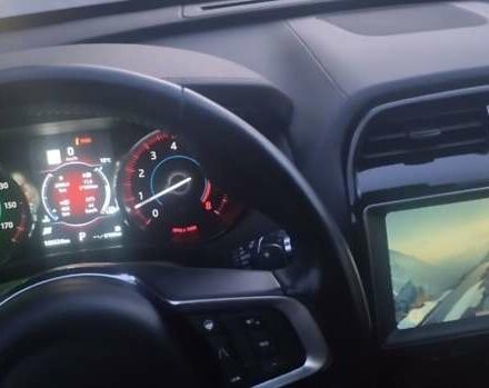 Белый Ягуар Ф-Пейс, объемом двигателя 2 л и пробегом 100 тыс. км за 29000 $, фото 27 на Automoto.ua